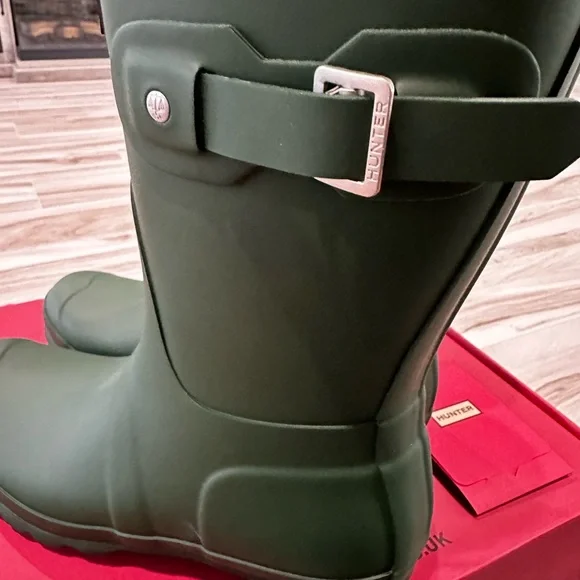 Hunters Women’s Original Short Rain Boots in Dark Green - Picture 2 of 8